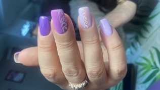 Маникюр, педикюр или наращивание ногтей в студии Tropics Studio