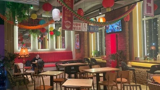 Всё меню и напитки в тематическом баре Itaewon Ramen Bar X Bubble Tea