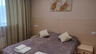 Отдых в номере с трехразовым питанием, сауной, бассейном в парк-отеле «ЯР»