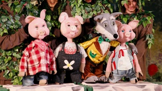 2 билета на спектакль «Три веселых поросенка» за полцены