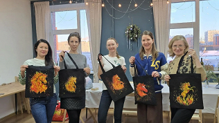 Мастер-класс по росписи футболки или шоппера от мастера Эдиты Титовой