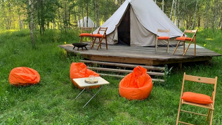 Отдых на берегу реки Изверь в глэмпинге «Звёздный лес»