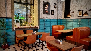 Всё меню кухни и напитки в кафе Lungo