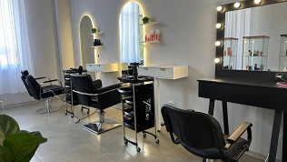 Стрижка, окрашивание, уход для волос в студии красоты «Эстетика»