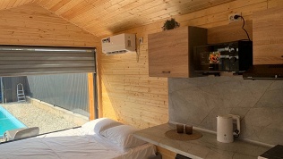 Отдых у моря в экодомике с кухней и бассейном в отеле «Морская деревня»