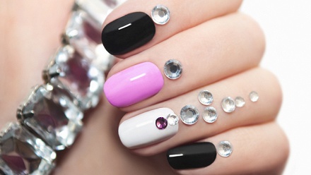 

Маникюр и педикюр с покрытием гель-лаком в салоне Madi Beauty Studio