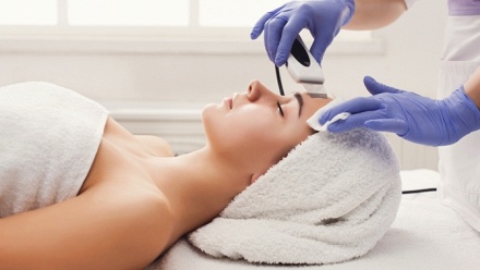 

Чистка, пилинг, омоложение лица в клинике Icosmetics