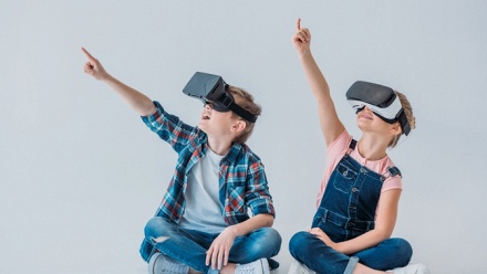 

Игра в шлеме HTC Vive в клубе VRsector
