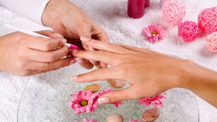 

Маникюр и педикюр с покрытием в студии красоты SBeauty Studio
