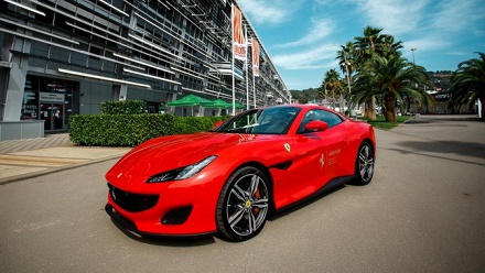

Заезд на Ferrari или Lamborghini по гоночному треку от компании Like
