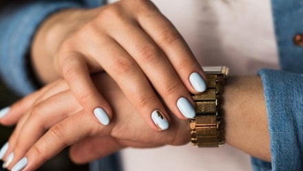 

Маникюр и педикюр с покрытием в студии Maje Nails