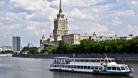 

Шоу-программа в День города Москвы на теплоходе «Фалькон»