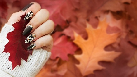 

Маникюр и педикюр с покрытием гель-лаком в салоне Panda Nails