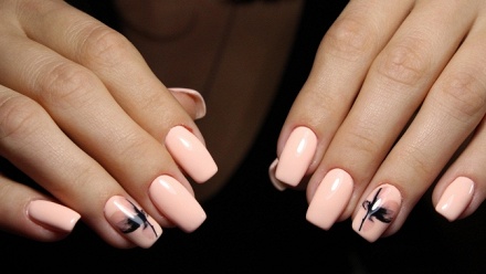 

Маникюр и педикюр с покрытием, наращивание ногтей в салоне Lovely Nails