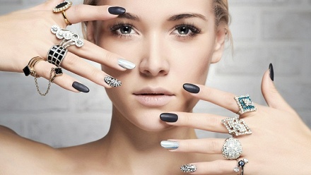 

Маникюр и педикюр или наращивание ногтей в студии Vilde Beauty Studio