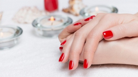 

Классический маникюр и педикюр с покрытием в салоне красоты Royal Beaute