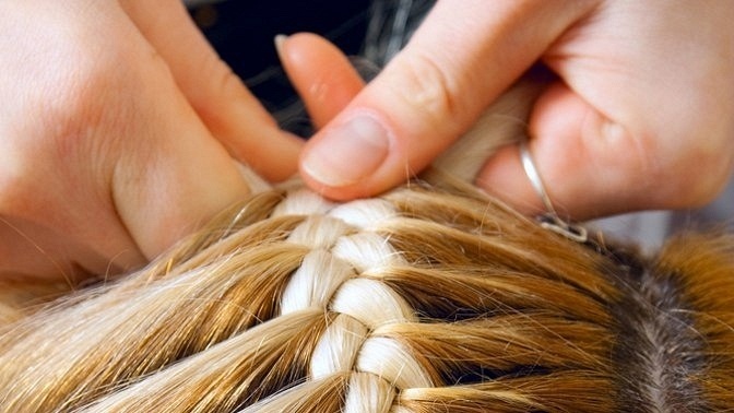 Плетение кос: прически с косичками для строго дресс-кода