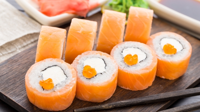 Суши, роллы, пицца, супы и лапша Wok от службы доставки Love Rolls со скидкой 50%