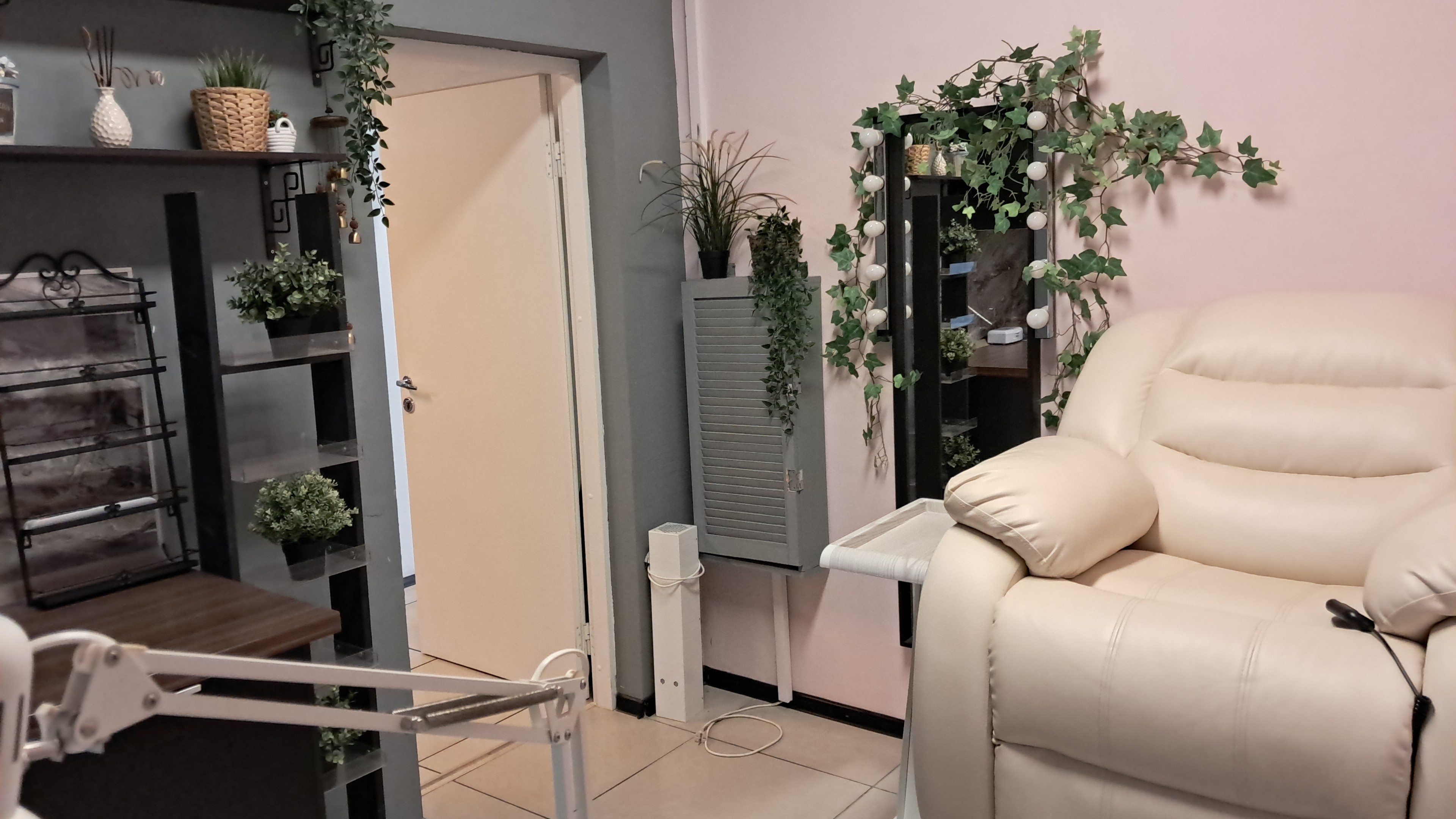 Маникюр и педикюр