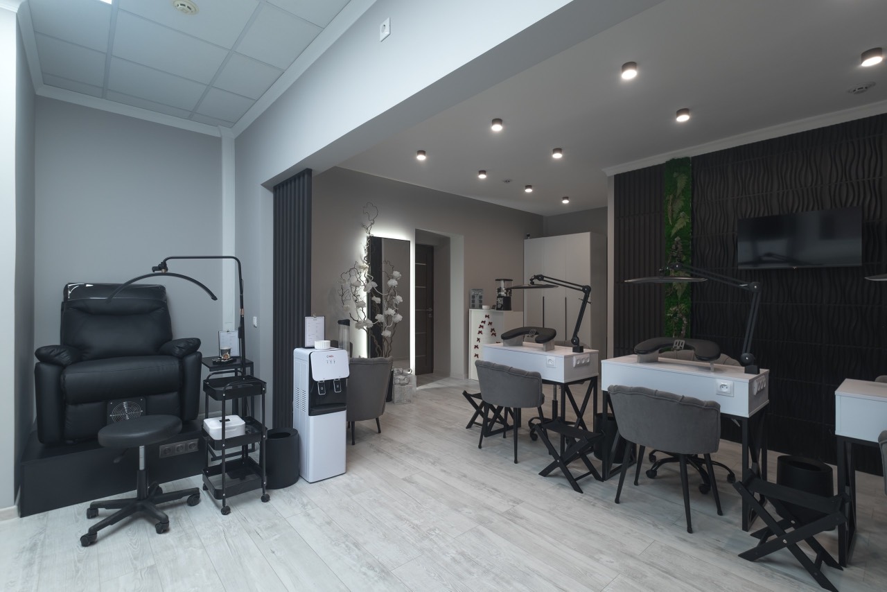 Маникюр и педикюр