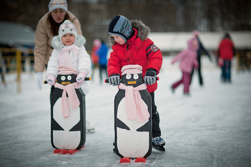 Фонка для каток. Приспособление для катания на коньках. Пингвин для катания на коньках. Ходунки для катка для детей. Держатель для катания на коньках.