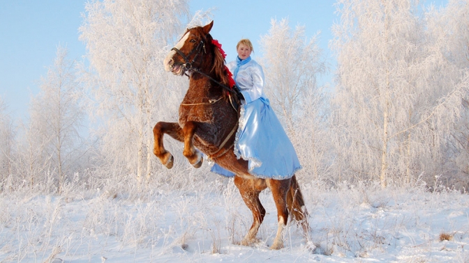 Верхом на лошади зимой