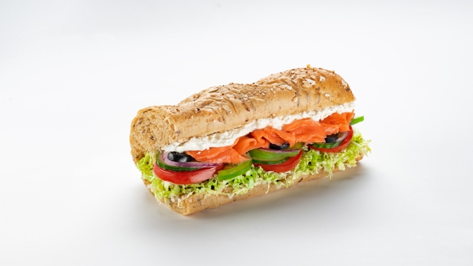 Сэндвичи, салаты, роллы в ресторане быстрого питания Subway со скидкой 35%