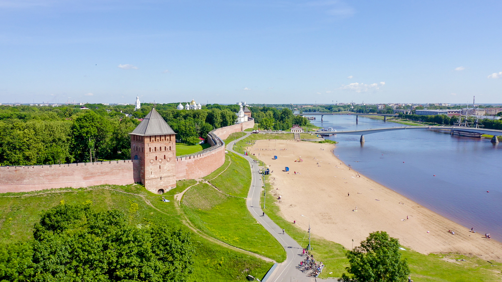 Novgorod russian. Детинец Великий Новгород. Новгородский Кремль Великий Новгород. Великий Новгород Кремль река Волхов. Великий Новгород вид с дрона.