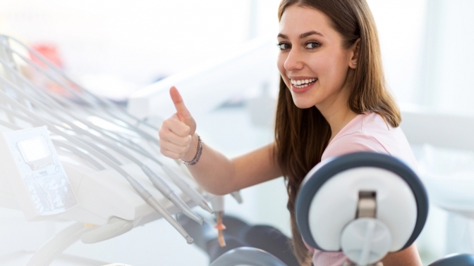 Ультразвуковая чистка зубов в семейной стоматологии «Жемчужина» (980 руб. вместо 2000 руб.)