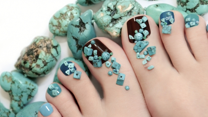 Маникюр и педикюр c покрытием гель-лаком в студии Gem Nail