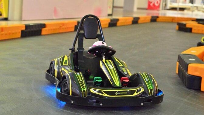 Заезды на детских электрокартах в картинг-центре Minikarting