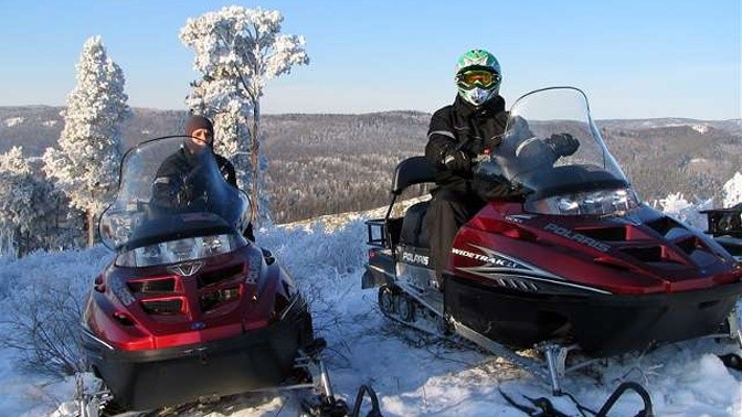 Купить снегоход оренбургская. Покорение уральских вершин снегоходный тур. Путешествия на снегоходах. Экстрим тур на снегоходах. Тюбинг для снегохода.